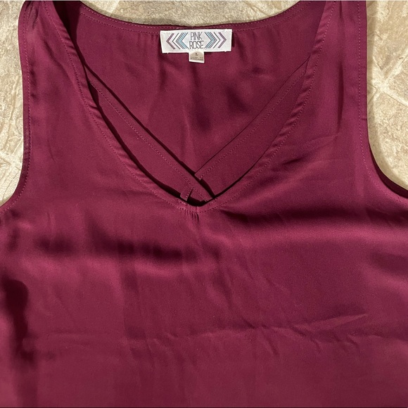 Sleeveless Blouse - Picture 4 of 4
